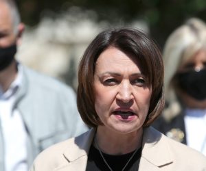 04.05.2021., Zagreb - Trg Republike Hrvatske. Zamjenica gradonacelnika koja obnasa duznost gradonacelnika Grada Zagreba dr.sc. Jelena Pavicic Vukicevic odrzala je konferenciju za novinare na kojoj je predstavila rezultate II. Javnog poziva za podnosenje zahtjeva za dodjelu novcane pomoci za obnovu nekretnina ostecenih u potresu na podrucju Grada Zagreba. Photo: Sanjin Strukic/PIXSELL
