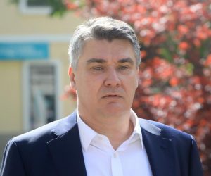 04.05.2021., Ogulin - Predsjednik Zoran Milanovic nakon sluzbene posjete Ogulinu dao izjave za medije i sjeo na kavu.
Photo: Kristina Stedul Fabac/PIXSELL