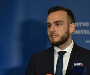 06.04.2021., Zagreb - Ministar Josip Aladrovic nakon sastanka s izaslanicima Hrvatske komore socijalnih radnika dao je izjavu za medije. Photo: Davorin Visnjic/PIXSELL