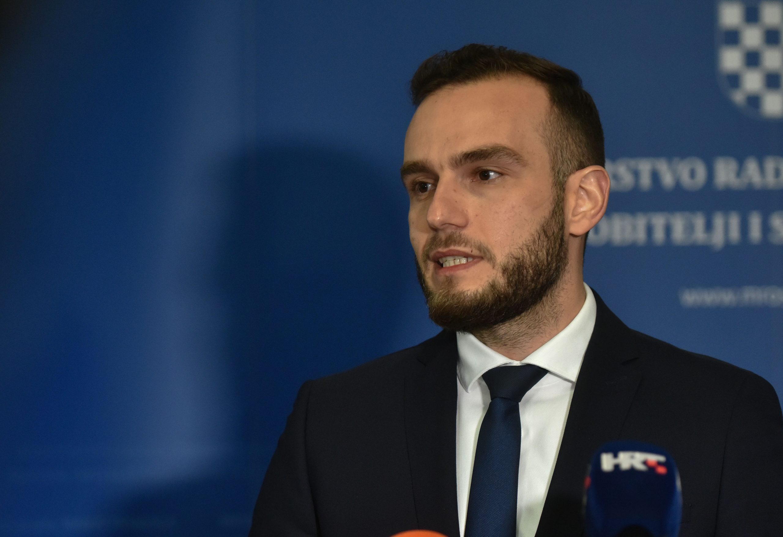 06.04.2021., Zagreb - Ministar Josip Aladrovic nakon sastanka s izaslanicima Hrvatske komore socijalnih radnika dao je izjavu za medije. Photo: Davorin Visnjic/PIXSELL