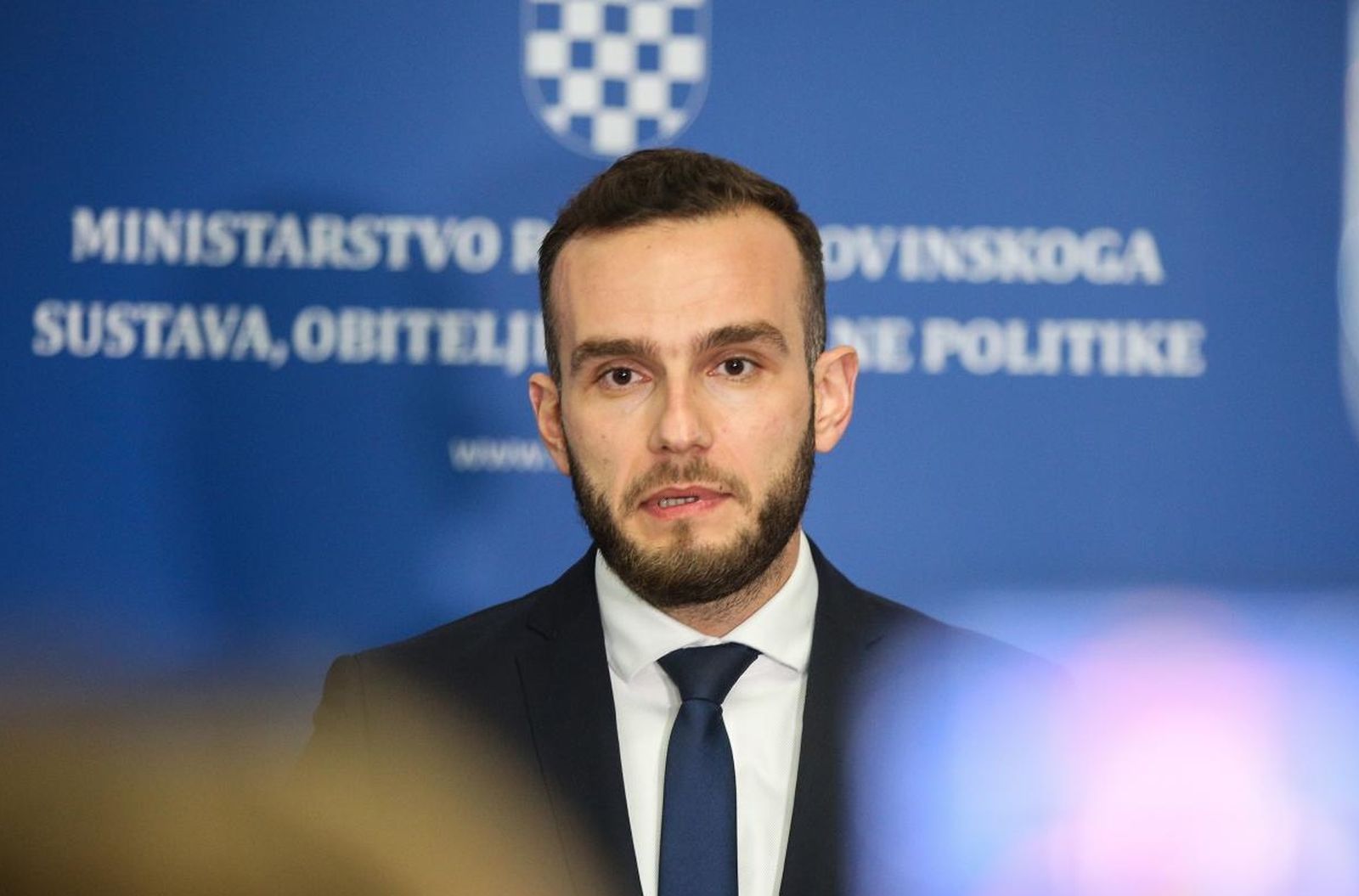 06.04.2021., Zagreb - Ministar rada, mirovinskoga sustava, obitelji i socijalne politike Josip Aladrovic dao je izjavu medijima nakon sastanka s predstavnicama inicijative "Spasi me". Photo: Zeljko Hladika/PIXSELL