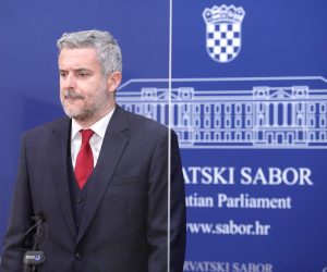 06.05.2021., Zagreb - Nino Raspudic na konferenciji za medije Kluba zastupnika Mosta odrzanoj u Saboru govorio je o aktualnim temama u zavrsnici kampanje. Photo: Patrik Macek/PIXSELL