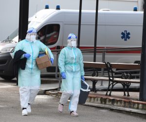 08.02.2021., Sibenik - Testiranje na koronavirus u Sibeniku radi se svakoga dana osim nedelje ispred sibenske opce bolnice.
Photo: Hrvoje Jelavic/PIXSELL