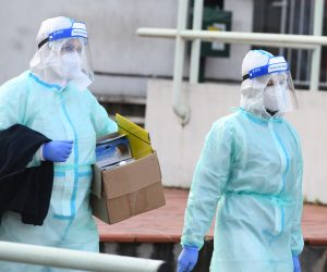 08.02.2021., Sibenik - Testiranje na koronavirus u Sibeniku radi se svakoga dana osim nedelje ispred sibenske opce bolnice.
Photo: Hrvoje Jelavic/PIXSELL