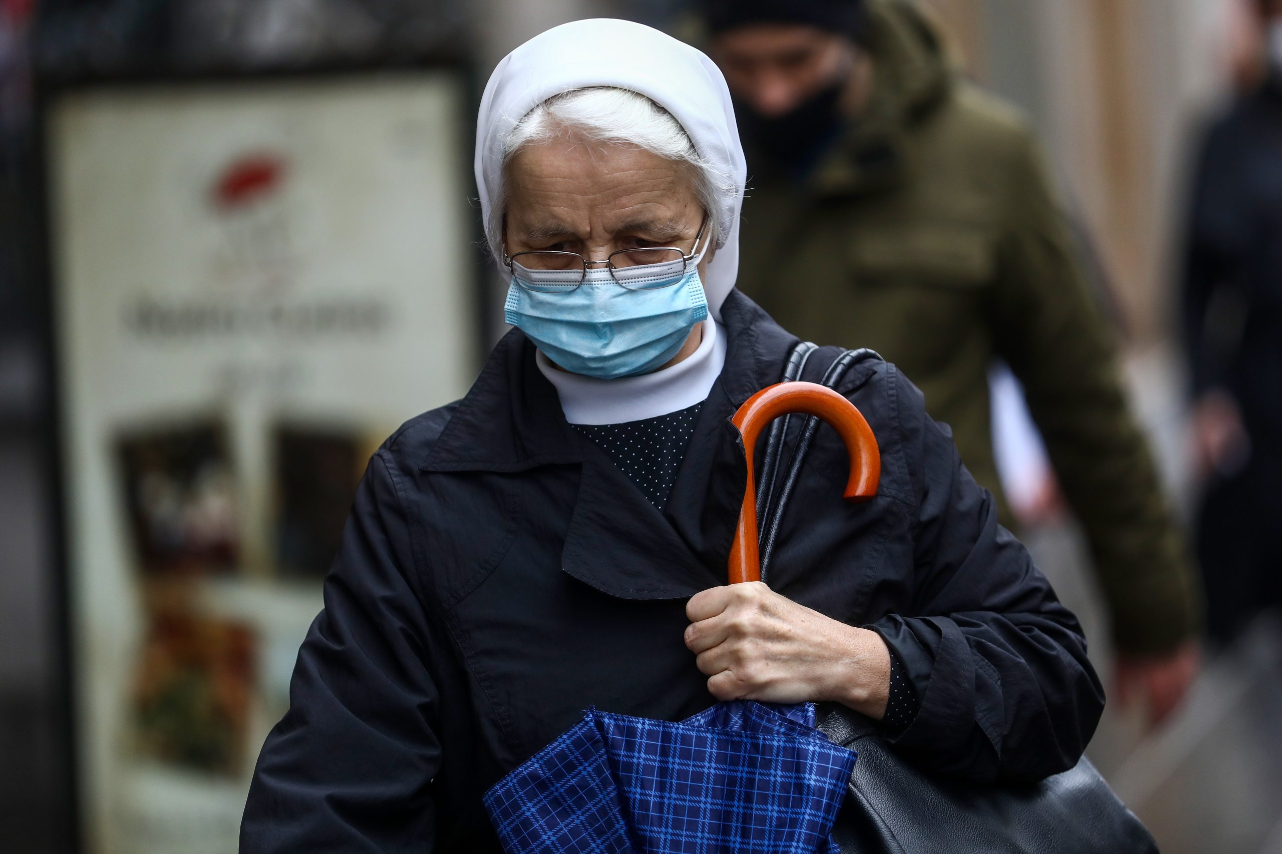 08.02.2021.,Sarajevo, Bosna i Hercegovina -Nakon nekoliko dana sunca i proljetnih temperatura u Sarajevu i vecem dijelu BiH pocela je padati kisa. Prognoze govore da ce tako biti i u narednom periodu zbog cega gradjani ne ispustaju kisobrane iz ruku.
Photo: Armin Durgut/PIXSELL