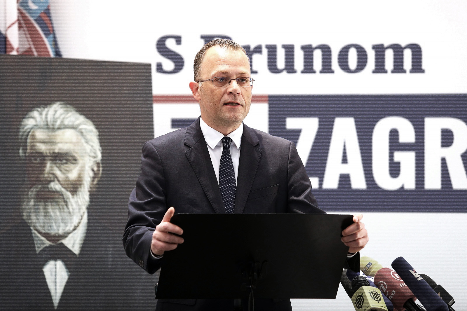 08.05.2017., Zagreb - Potpredsjednik HDZ-a Zlatko Hasanbegovic odrzao je danas  konferenciju za medije na kojoj je obrazlozio zasto se kandidirao na listi Brune Esih. 
Photo: Patrik Macek/PIXSELL