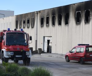 08.05.2021., Sibenik - U gospodarskoj zoni Podi tijekom noci doslo je do pozara na objektu u vlasnistvu tvrtke Cian iz Splita. Photo: Hrvoje Jelavic/PIXSELL