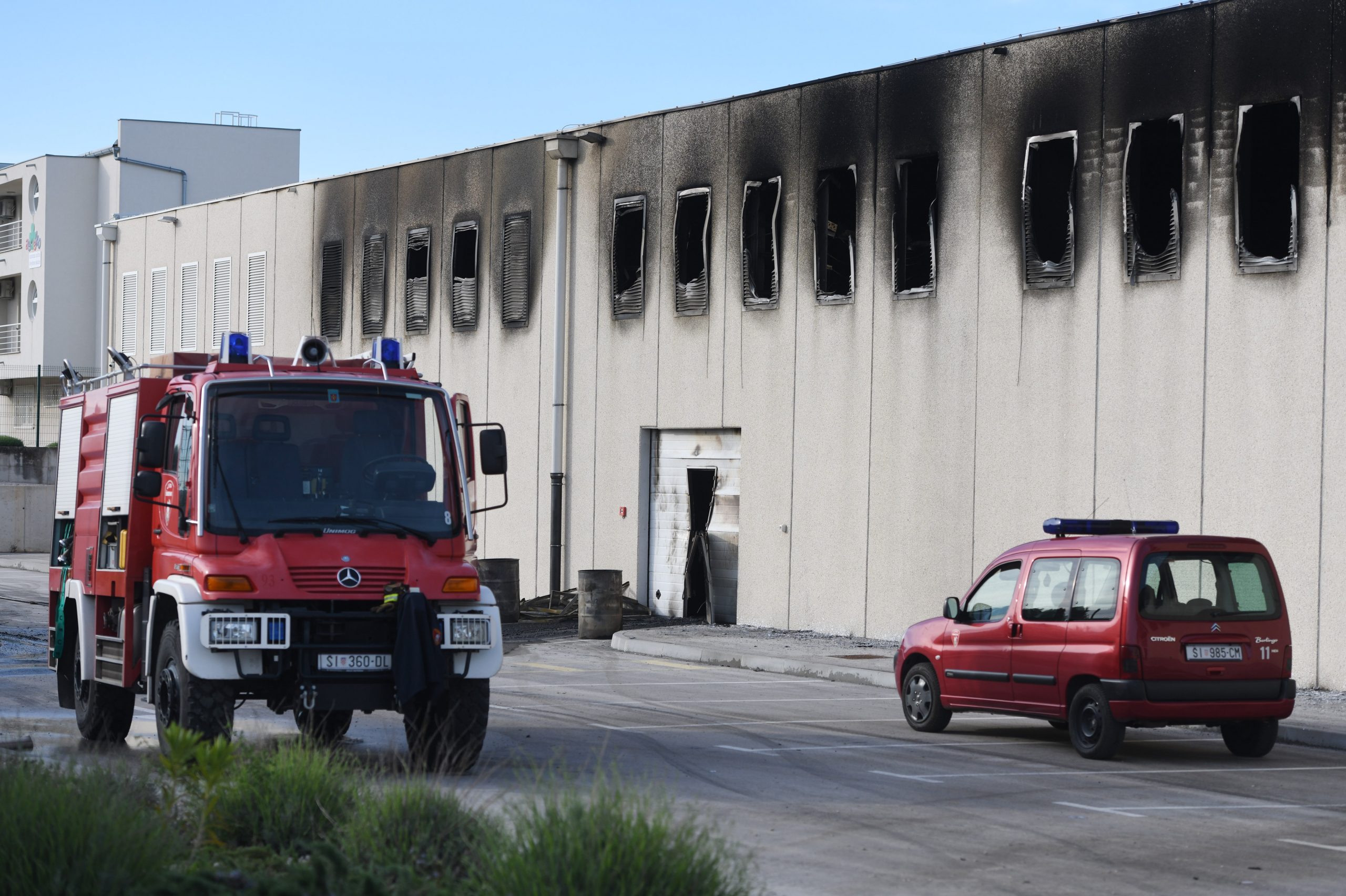 08.05.2021., Sibenik - U gospodarskoj zoni Podi tijekom noci doslo je do pozara na objektu u vlasnistvu tvrtke Cian iz Splita. Photo: Hrvoje Jelavic/PIXSELL
