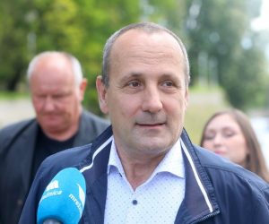 08.05.2021., Karlovac - Kandidat SDP-a za gradonacelnika Karlovca Davor Petracic dao je izjavu medjima tijekom posjeta predsjednik SDP-a Pedje Grbina u sklopu kampanje za lokalne izbore. Photo: Kristina Stedul Fabac/PIXSELL