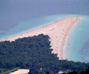 09.05.2018., Vidova Gora - Pogled na plazu Zlatni rat s Vidove gore, najvise tocke na otoku Bracu. Photo: Ivo Cagalj/PIXSELL