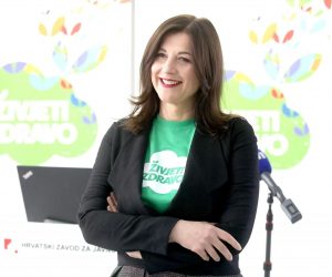10.05.2021., Zagreb - U sklopu projekta Zivjeti zdravo Hrvatskog zavoda za javno zdravstvo pod vodstvom Sanje Music Milanovic, na Svjetski dan kretanja, prigodno su na konferenciji za medije predstavljene uredjene hodacke staze i parkovi ‘Zivjeti zdravo u svim zupanijama'. Konferenciju za medije pozdravno je otvorio ravnatelj HZJZ-a Krunoslav Capak, a  videoporukom se uljucio i Stjepan Mesic, bivsi predsjednik RH.
Photo: Patrik Macek/PIXSELL