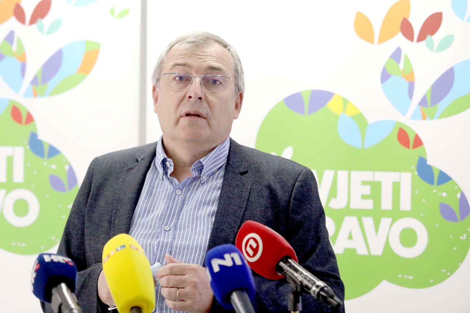 10.05.2021., Zagreb - U sklopu projekta Zivjeti zdravo Hrvatskog zavoda za javno zdravstvo pod vodstvom Sanje Music Milanovic, na Svjetski dan kretanja, prigodno su na konferenciji za medije predstavljene uredjene hodacke staze i parkovi ‘Zivjeti zdravo u svim zupanijama'. Konferenciju za medije pozdravno je otvorio ravnatelj HZJZ-a Krunoslav Capak, a  videoporukom se uljucio i Stjepan Mesic, bivsi predsjednik RH.
Photo: Patrik Macek/PIXSELL
