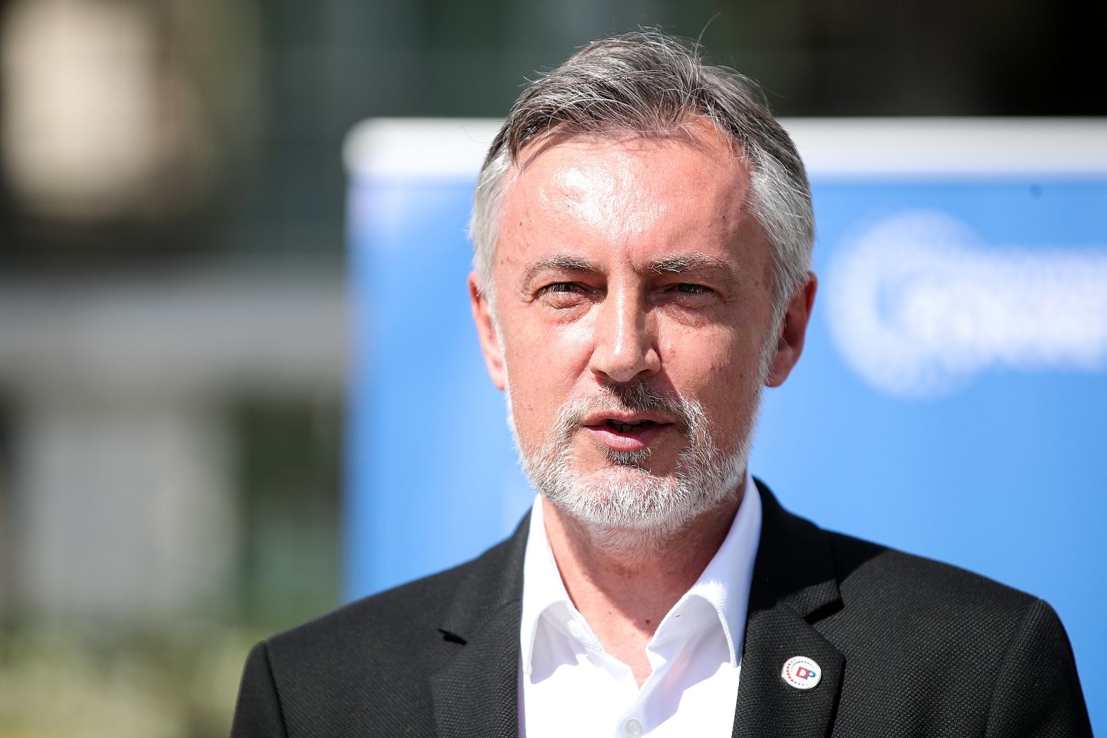 10.5.2021., Zagreb - Kandidat Domovinskog pokreta za gradonacelnika Zagreba Miroslav Skoro odrzao je pred zgradom Gradskog poglavarstva konferenciju za medije na temu stanja gradskih financija Zagreba, a koje su kako je rekao losim vodjenjem pod palicom duopola HDZ-Bandic Milan 365 Stranka rada i solidarnosti, dovedene u stanje bankrota. 
Photo: Goran Stanzl/PIXSELL