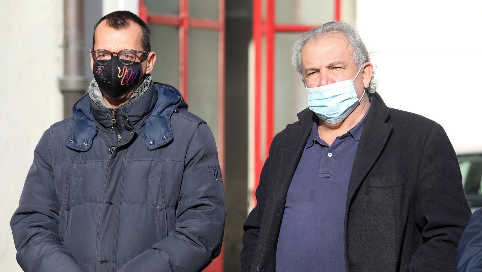 11.01.2021., Rijeka - Vatrogasci JVP Rijeka, volonteri Crvenog kriza i clanovi rijeckog HGSS-a sudjelovali su u pruzanju pomoci na podrucju Sisacko-moslavacke zupanije. Kandidati za gradonacelnika Marko Filipovic i Nikola Ivanis. 
Photo: Goran Kovacic/PIXSELL