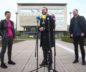 12.04.2021., Zagreb - Kandidat za zagrebackog gradonacelnika Tomislav Tomasevic predstavio svoju kandidatkinju i kandidata za zamjenike gradonacelnika.
Photo: Matija Habljak/PIXSELL