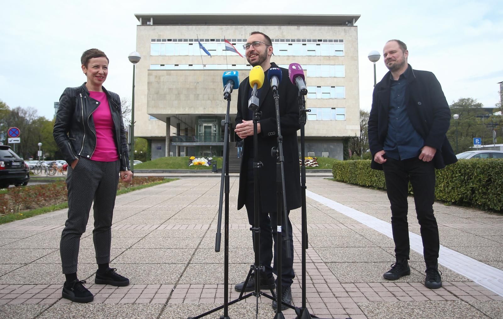 12.04.2021., Zagreb - Kandidat za zagrebackog gradonacelnika Tomislav Tomasevic predstavio svoju kandidatkinju i kandidata za zamjenike gradonacelnika.
Photo: Matija Habljak/PIXSELL