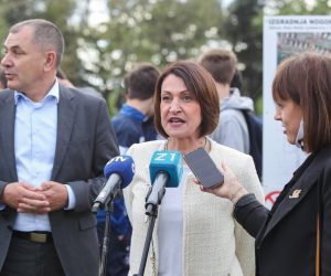 12.05.2021., Zagreb - Zamjenica gradonacelnika koja obnasa duznost gradonacelnice Grada Zagreba Jelena Pavicic Vukicevic otvorila je radove na izgradnji pomocnog nogometnog igralista u sklopu RSC Jarun. 
Photo: Luka Stanzl/PIXSELL
