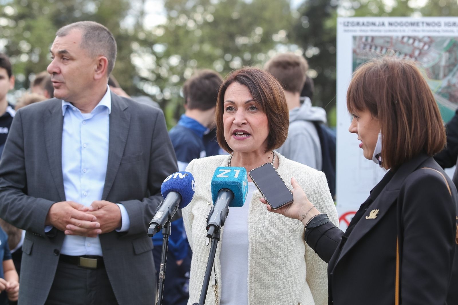12.05.2021., Zagreb - Zamjenica gradonacelnika koja obnasa duznost gradonacelnice Grada Zagreba Jelena Pavicic Vukicevic otvorila je radove na izgradnji pomocnog nogometnog igralista u sklopu RSC Jarun. 
Photo: Luka Stanzl/PIXSELL