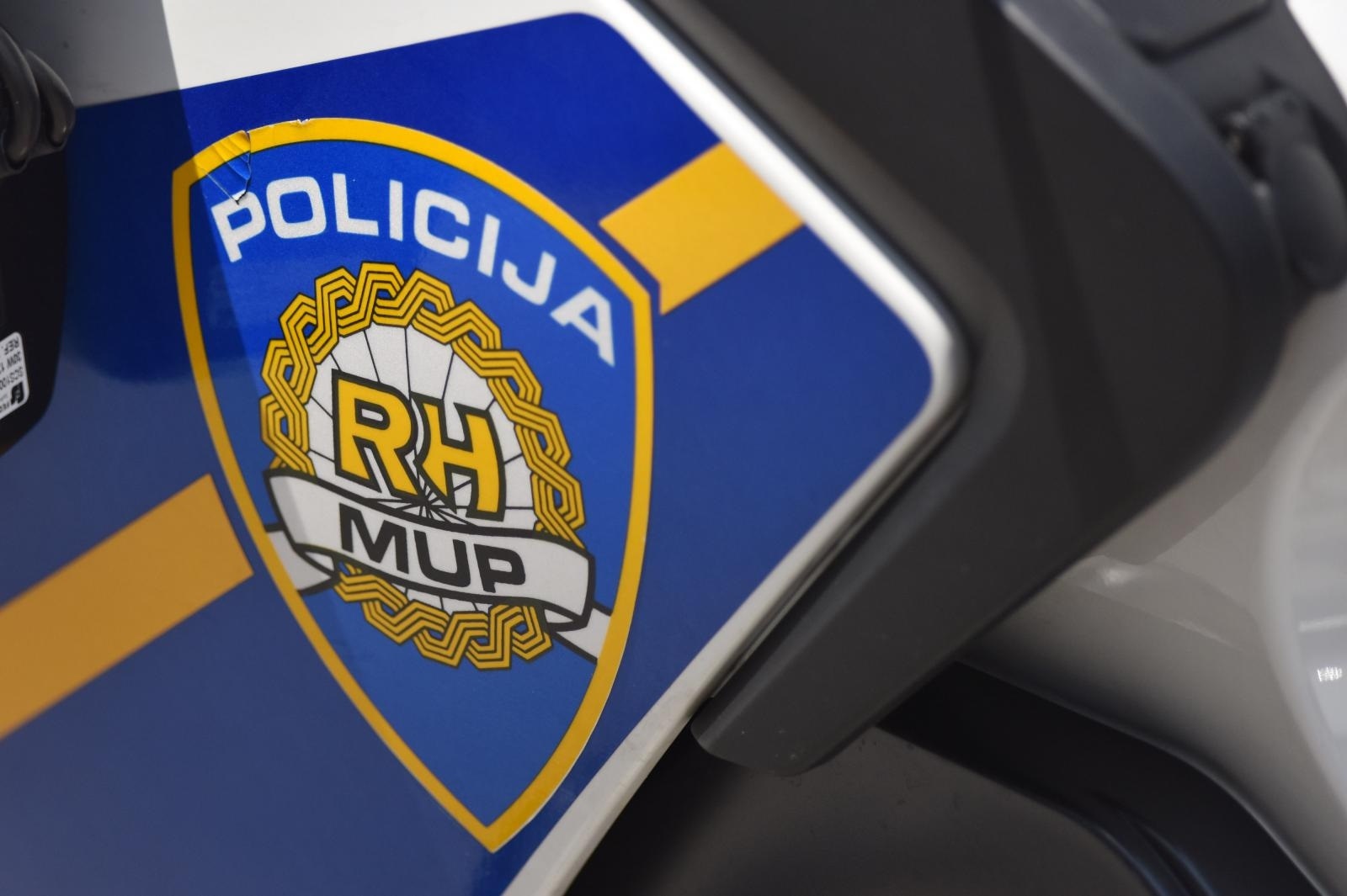 13.05.2018., Sibenik - Oznake na policijskim motorima. 
Photo: Hrvoje Jelavic/PIXSELL