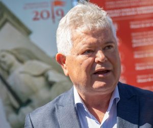 14.04.2021., Luka Gruz, Dubrovnik - Konferencija za medije kandidata za gradonacelnika Andra Vlahusica i njegove zamjenice Natase Gabricevic na temu putnickog terminala u luci Gruz.
Photo: Grgo Jelavic/PIXSELL