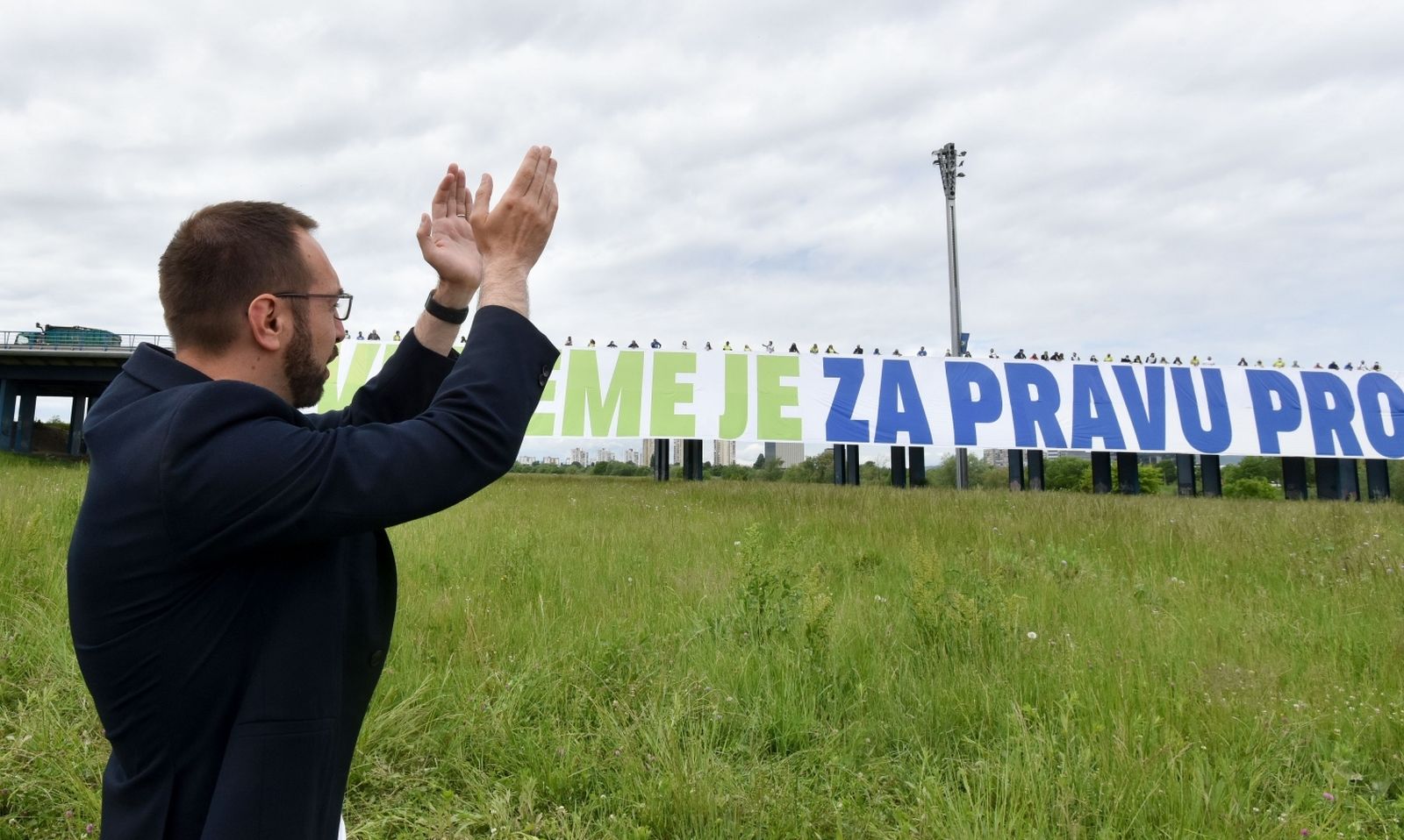 14.05.2021.,Zagreb - Kandidat za gradonacelnika Grada Zagreba Tomislav Tomasevic i predsjednici stranaka koalicije Možemo! -  Zagreb je NAS! - Zelena alternativa ORaH - Nova ljevica - Za Grad! ispod Mosta slobode odrzali svoju zavrsnu konferenciju za medije. 
Photo: Davorin Visnjic/PIXSELL