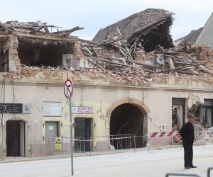 14.05.2021., Petrinja - Predsjednik Zoran Milanovic obisao je razrusenu Petrinju u pratnji gradonacelnika Darinka Dumbovica. Photo: Marko Prpic/PIXSELL