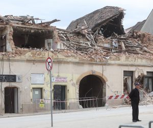 14.05.2021., Petrinja - Predsjednik Zoran Milanovic obisao je razrusenu Petrinju u pratnji gradonacelnika Darinka Dumbovica. Photo: Marko Prpic/PIXSELL