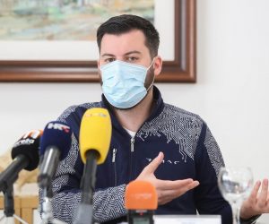 16.04.2021., Zagreb - Predstavnici Grada Svete Nedelje i Rimac Automobila potpisali su ugovor o osnivanju prava gradjenja u povodu izgradnje proizvodnog i istrazivacko-razvojnog kampusa. Ugovor su potpisali gradonacelnik Svete Nedelje Dario Zurovec i Mate Rimac, direktor poduzeca Rimac Automobili. Novi kampus vrijedan vise od 200 milijuna eura prostirat ce se na 200 tisuca kvadrata, s proizvodnim i istrazivackim objektima na 95.000 kvadrata.
Photo: Luka Stanzl/PIXSELL