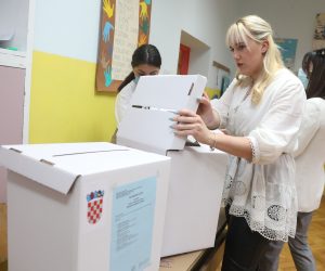 16.05.2021., Sibenik - U Sibeniku su otvorena biracka mjesta na kojima se bira gradska i zupanijska vlast koja ce vladati naredne 4 godine.
Photo: Dusko Jaramaz/PIXSELL