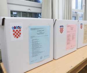 16.05.2021., Zadar - Gradjani izlaze na biralista obaviti svoju gradjansku duznost

Photo: Marko Dimic/PIXSELL