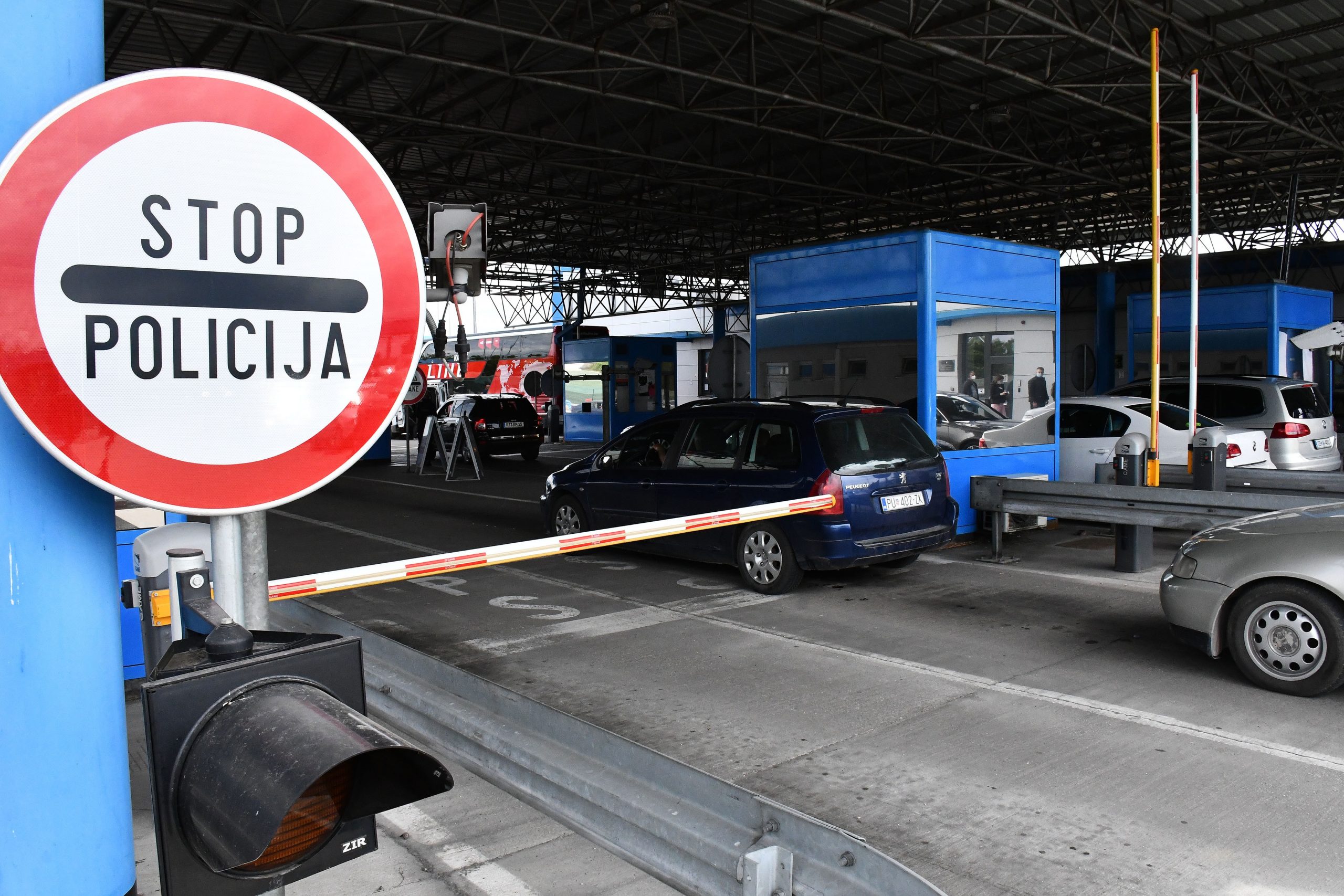 16.05.2021., Slavonski Brod - Guzve na ulazu u Hrvatsku na granicnom prijelazu s BiH u Slavonskom Brodu. 
Photo: Ivica Galovic/PIXSELL