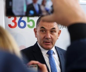 16.05.2021., Zagreb - Izborni stozer kandidatkinje za gradonacelnicu Zagreba Jelene Pavicic Vukicevic na parkiralistu ispred prostorija Stranke rada i solidarnosti u Praskoj 5. Ivica Lovric Photo: Zeljko Hladika/PIXSELL