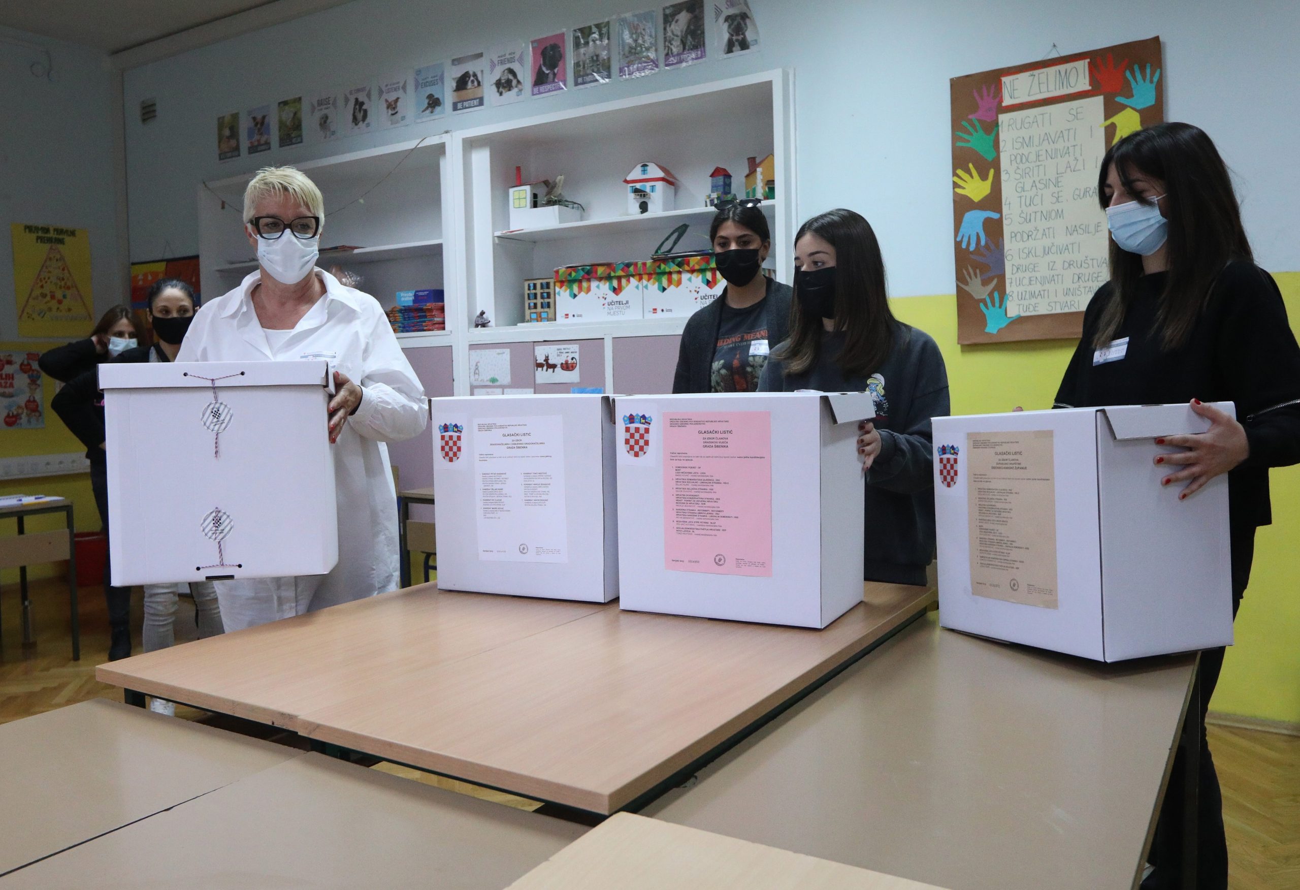 16.05.2021., Sibenik - Zatvorena su biralista na kojim su biraci iz Republike Hrvatske glasovali za izbor lokalnih duznosnika zupanija, gradova i opcina.
Photo: Dusko Jaramaz/PIXSELL