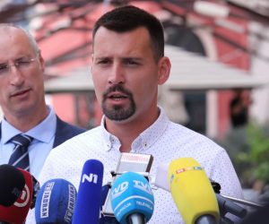 17.05.2021., Split-Kandidat za gradonacelnika Splita, Ivica Puljak, i kandidati za zamjenike Bojan Ivosevic i Antonio Kuzmanic odrzali konferenciju za medije.
Photo:Ivo Cagalj/PIXSELL