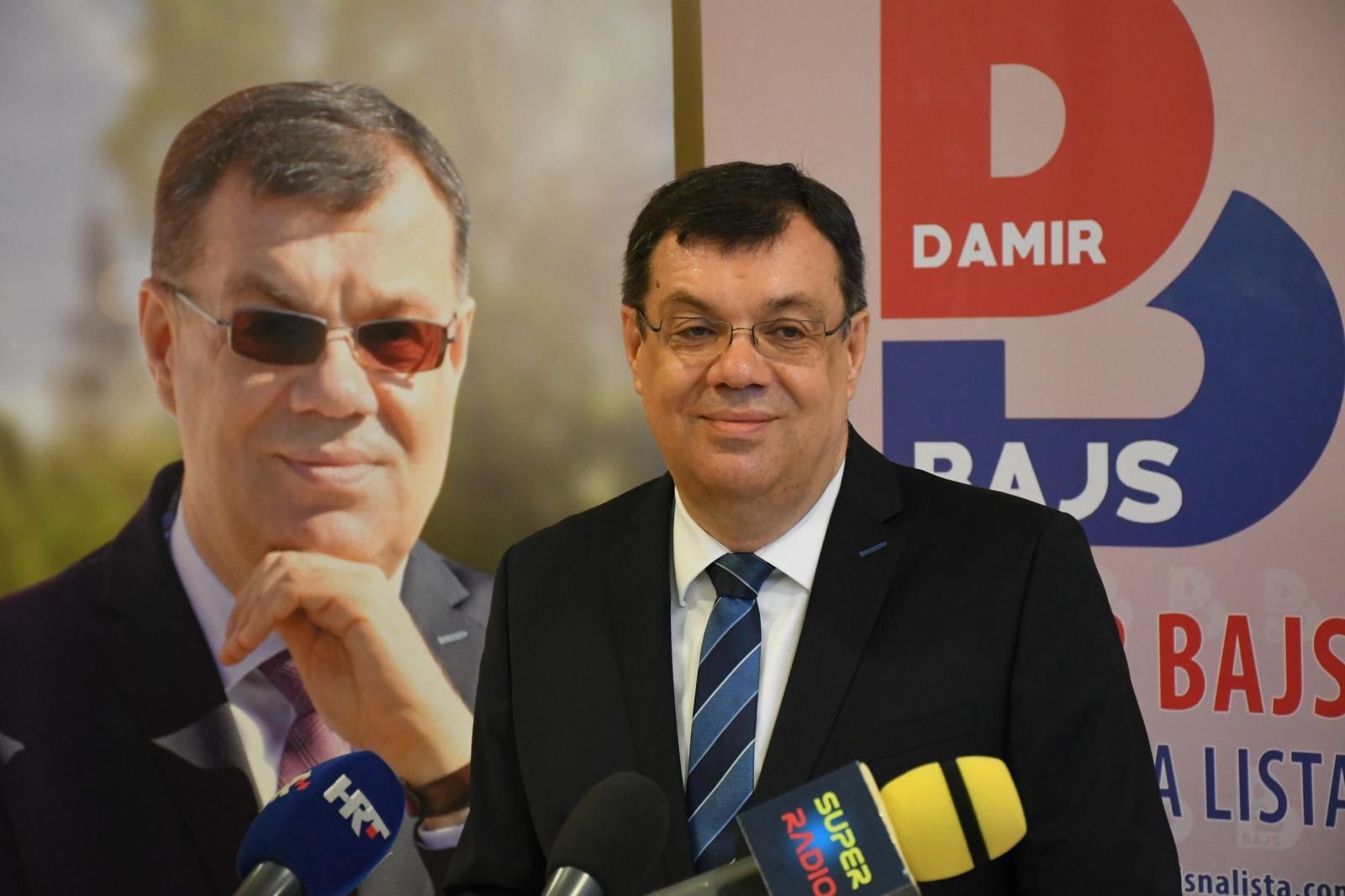 17.05.2021., Bjelovar - Damir Bajs odrzao konferenciju za medije s osvrtom na izbore i zanemarivu prednost za drugi krug u odnosu na protukandidata iz HDZ-a. Naime, Marko Marusic, kandidat HDZ-a za zupana Bjelovarsko-bilogorske zupanije veliko je iznenadjenje lokalnih izbora jer za drugi krug vodi mrtvu trku sa aktualnim zupanom Damirom Bajsom. Vecinu izborne veceri Marusic je vodio, no nakon 100 % obradjenih glasova Bajs je presao u minimalno vodstvo, Marusic (36,63%) i Bajs (38,55 %). 
Photo:Damir Spehar/PIXSELL