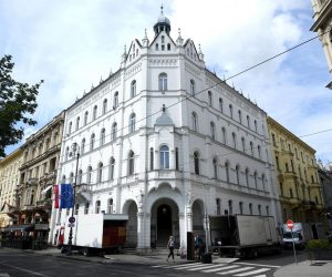 18.07.2020., Zagreb - Zgrada HBOR-a nastradala u potresu te radnici sele namjestaj iz zgrade. 
Photo: Marko Lukunic/PIXSELL