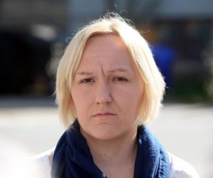 20.03.2017., Duga Resa - U organizaciji Marine Novakovic Matanic, kandidatkinje HNS-s za zupanicu Karlovacke zupanije pocelo potpisivanje peticije za besplatne udbenike ucenicima osnovnih skola.
Photo: Kristina Stedul Fabac/PIXSELL