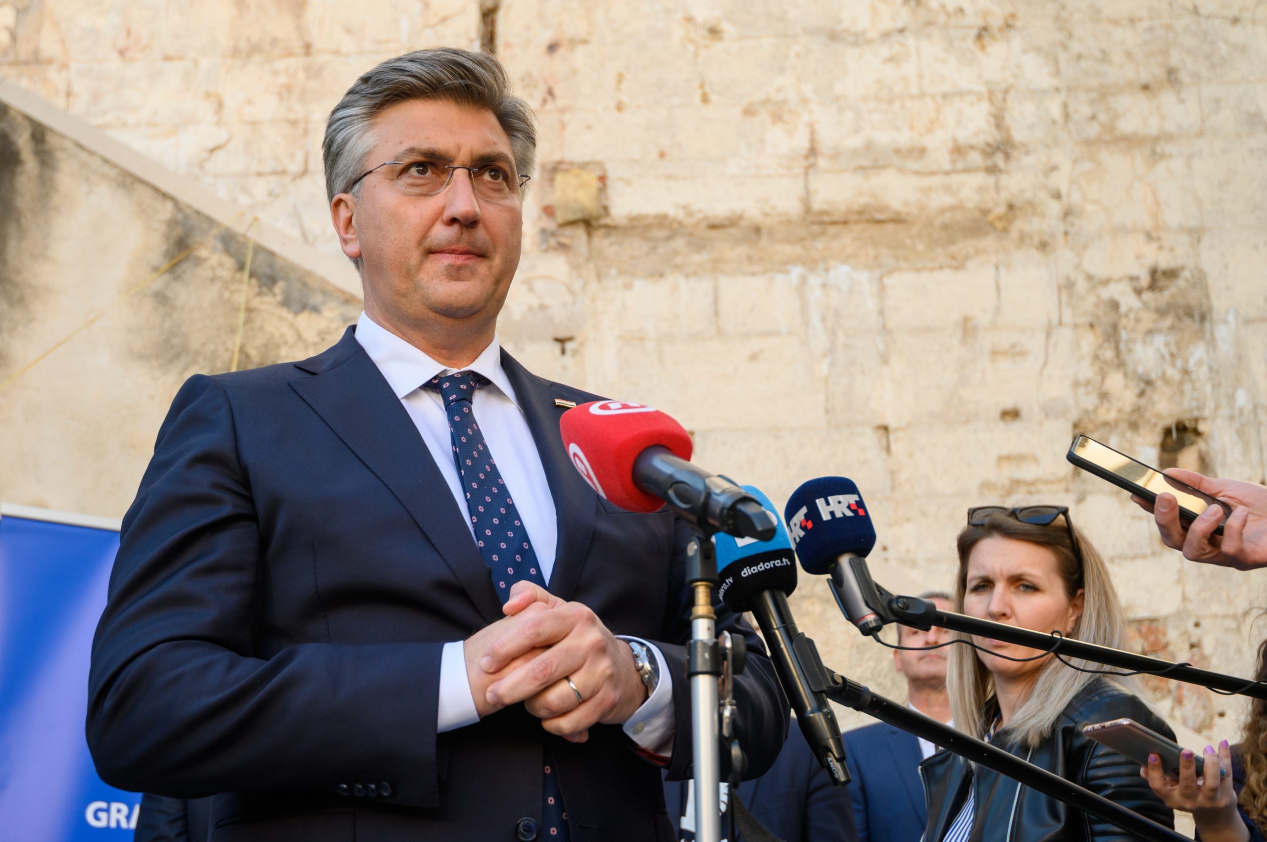 20.05.2021., Zadar - Predsjednik Vlade Andrej Plenkovic susreo se s gradonacelnikom Brankom Dukicem i zupanom Bozidarom Longinom kako bi im iskazao podrsku u drugom krugu lokalnih izbora. 
Photo: Dino Stanin/PIXSELL
