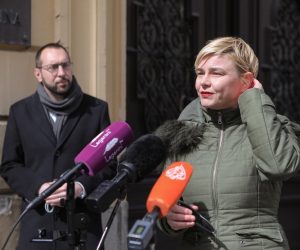 22.03.2021., Zagreb -Ispred Gradske skupstine u Cirilmetodskoj ulici nodrzana je konferencija za medije Mozemo! i Zagreb je nas! povodom godisnjice potresa u Zagrebu. Na konferenciji je govorio Tomislav Tomasevic, zastupnik u Gradskoj skupstini i kandidat za gradonacelnika Zagreba te Sandra Bencic, saborska zastupnica.
Photo: Tomislav Miletic/PIXSEL