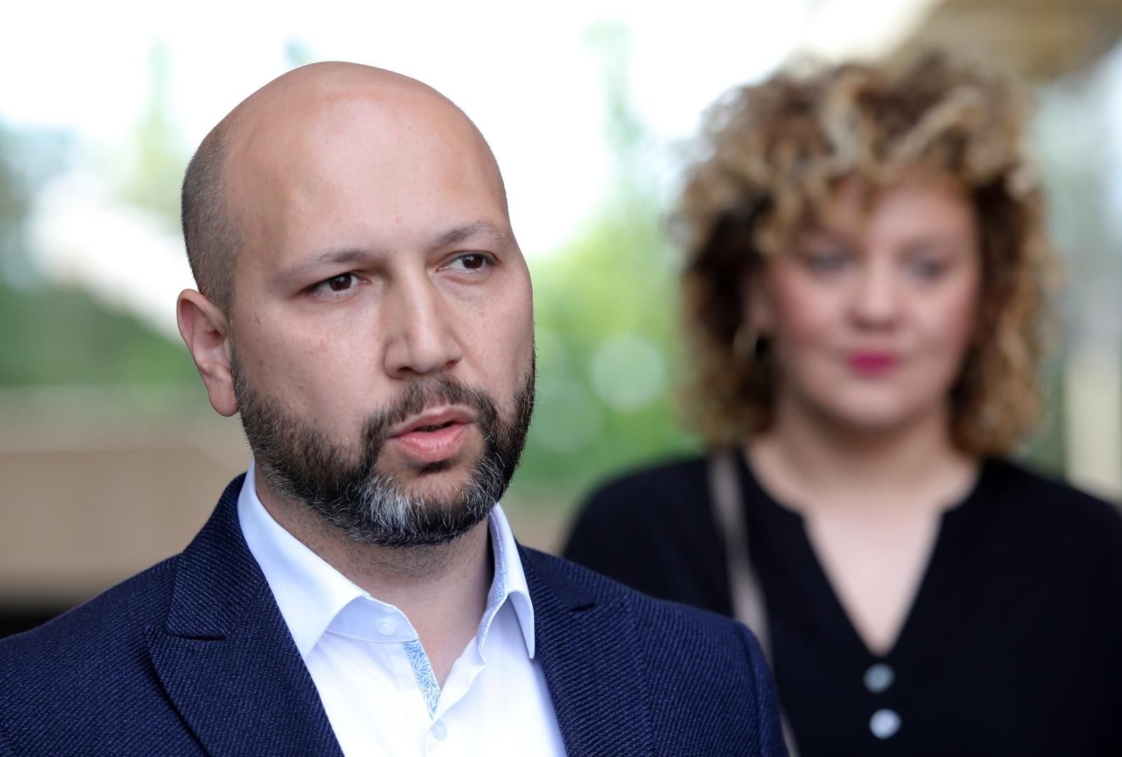 23.05.2021., Zagreb - Kandidat za zupana Zagrebacke zupanije Mihael Zmajlovic uz Mirelu Katalenac i Hrvoja Frankica, odrzao konferenciju za medije na kojoj je govorio o koristenju pozicije i resursa Zagrebacke zupanije u kampanji Stjepana Kozica te iskazao sumnju u nepravilnosti koje bi se mogle dogoditi u drugom krugu izbora. Photo: Tomislav Miletic/PIXSELL