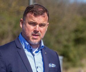 24.03.2021., Pula - SDP Pula odrzao je konferenciju za novinare na skretanju za pulsko naselje Stinjan. Na konferenciji su bili prisutni Danijel Feric, kandidat za zupana, i Sanja Radolovic, kandidatkinja za gradonacelnicu Pule,  Drago Maric, clan MO Stinjan, te Igor Belas potpredsjednik SDP Pule i gradski vijecnik. 
Photo: Srecko Niketic/PIXSELL