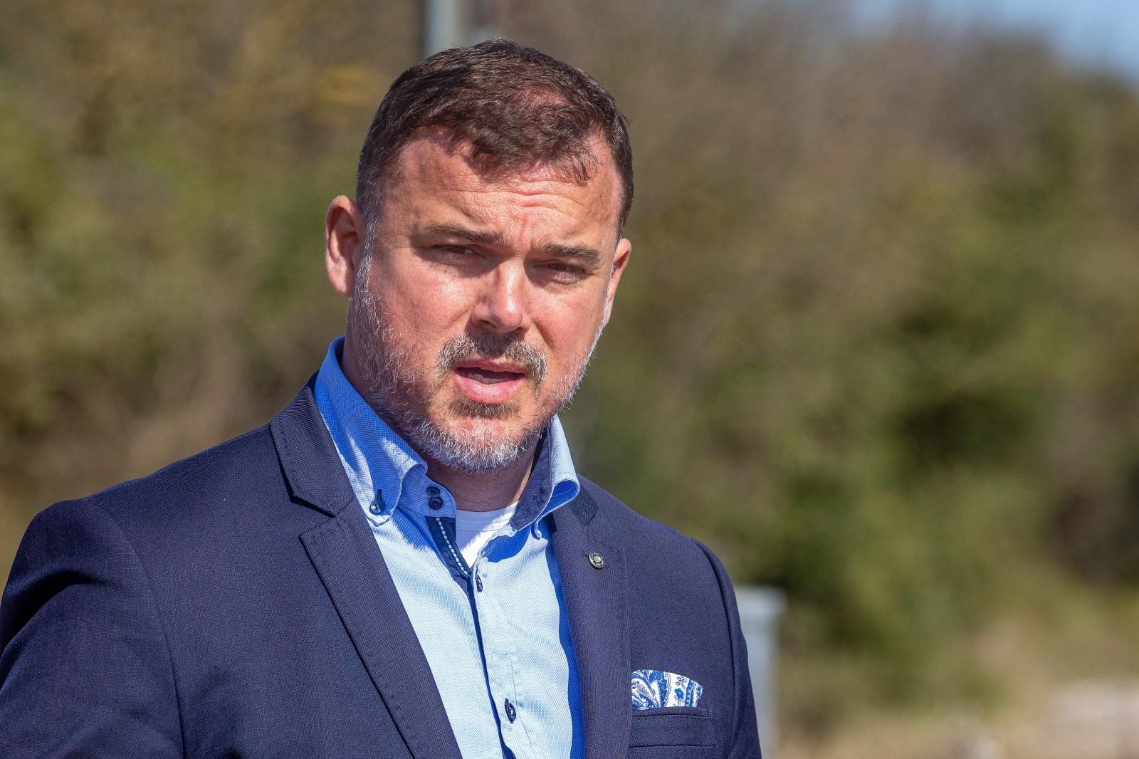 24.03.2021., Pula - SDP Pula odrzao je konferenciju za novinare na skretanju za pulsko naselje Stinjan. Na konferenciji su bili prisutni Danijel Feric, kandidat za zupana, i Sanja Radolovic, kandidatkinja za gradonacelnicu Pule,  Drago Maric, clan MO Stinjan, te Igor Belas potpredsjednik SDP Pule i gradski vijecnik. 
Photo: Srecko Niketic/PIXSELL