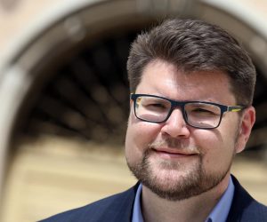 24.05.2021.,Sibenik-Kandidat za gradonacelnika Sibenika Tonci Restovic odrzao je konferenciju za medije uoci drugog kruga izbora za gradonacelnika. Podrsku Restovicu dali su predsjednik SDP-a Pedja Grbin,gradoncelnik Trogira Ante Bilic, gradonacelnica Supetra Ivana Markovic.
Photo: Dusko Jaramaz/PIXSELL