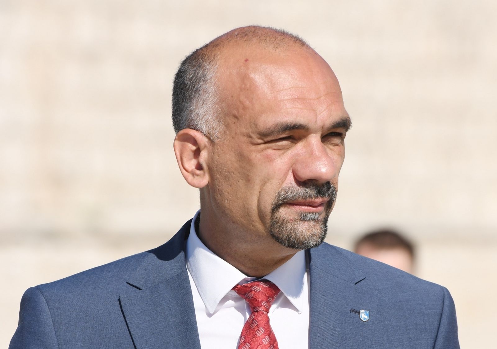 25.04.2021., Sibenik - Kandidat za zupana Sibensko-kninske zupanije Marko Jelic druzio se s gradjanima na sredisnjem gradskom trgu.
Photo: Hrvoje Jelavic/PIXSELL