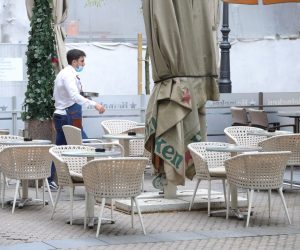 25.05.2021., Zagreb - srediste grada. Prazne terase kao dokaz trajanja pandemije korona virusa. Iako je dozvoljeno koristiti terase kafica u centru grada veliki broj istih je prazan. Photo: Sanjin Strukic/PIXSELL