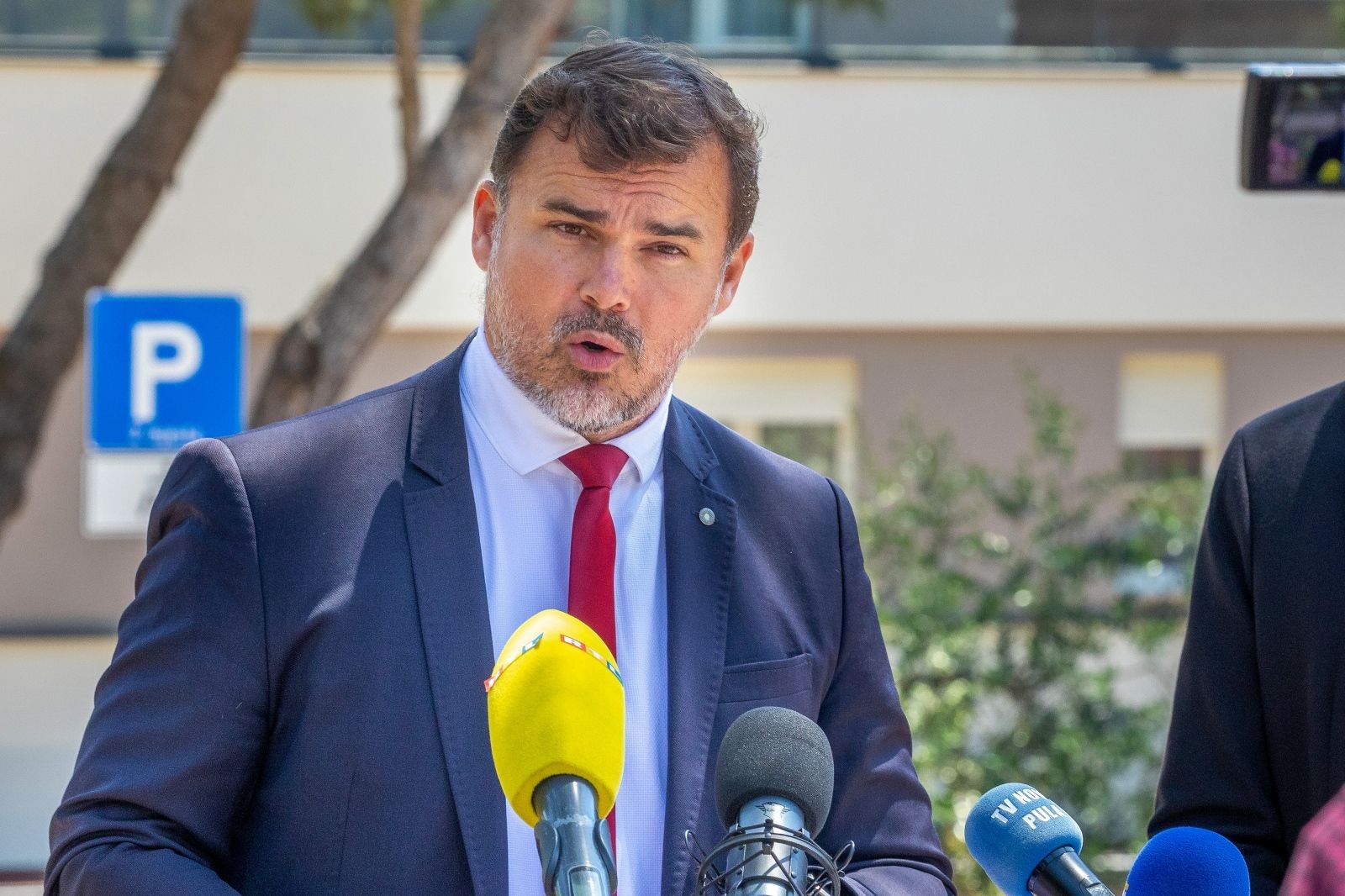 25.05.2021., Pula - Izvanredna konferencija za medije kandidata SDP-a za Istarskog zupana Danijela Ferica na temu: "Ozbiljne optuzbe za korupciju predsjednika IDS-a Borisa Miletica". Photo: Srecko Niketic/PIXSELL