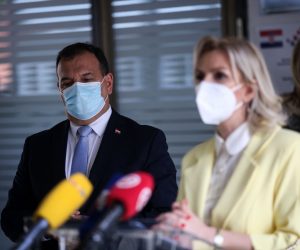 25.05.2021., Zagreb - Ministar zdravstva RH Vili Beros dao je izjavu za medije nakon potpisivanja ugovora o donaciji cjepiva Crnoj Gori i suradnje u transplatacijskom programu. Photo: Zeljko Hladika/PIXSELL