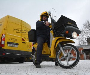 26.02.2018., Slavonski Brod - Postar Mario Zeba iz Slavonskog Broda kaze da se posta mora dostaviti bez obzira na snijeg, hladnocu i nepovoljne vremenske uvjete na koje su, kako tvrdi, postari itekako navikli. 
Photo: Ivica Galovic/PIXSELL