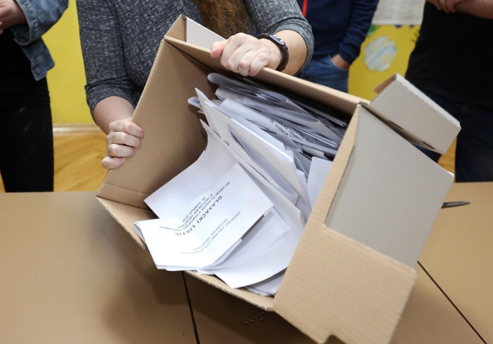 26.05.2019., Sibenik - Zatvorena su biralista na kojima su biraci iz Republike Hrvatske glasovali za zastupnike za Europski parlament. Pocelo je prebrojavanje. 
Photo: Dusko Jaramaz/PIXSELL
