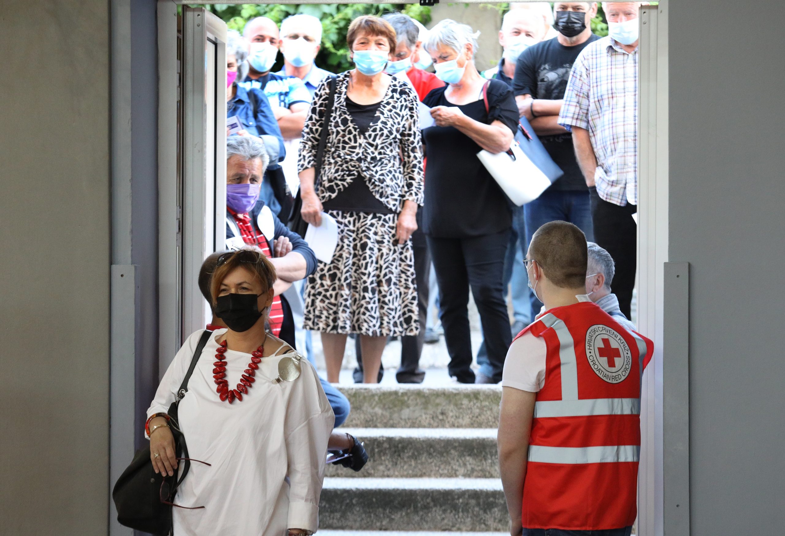 26.05.2021., Sibenik - U sportskoj dvorani na Baldekinu nastavljeno je cijepljenje protiv koronavirusa. Prvu dozu cjepiva i docijepljivanje primit ce vise od 500 osoba. Photo: Dusko Jaramaz/PIXSELL